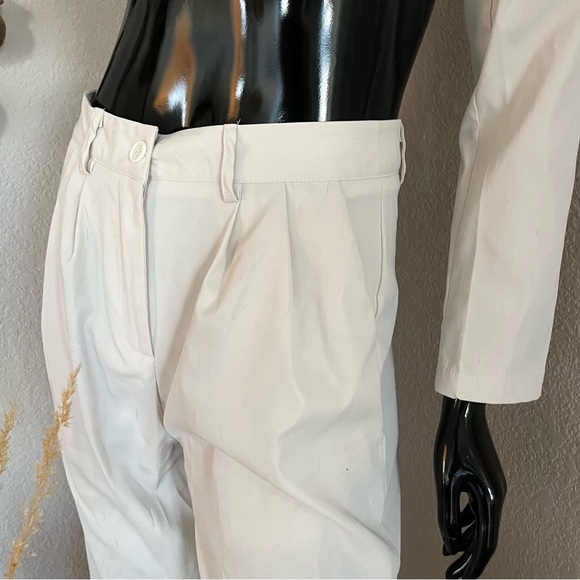 SOLD‼️ Beige Crop Blazer Pant Set - Picture 9 of 9